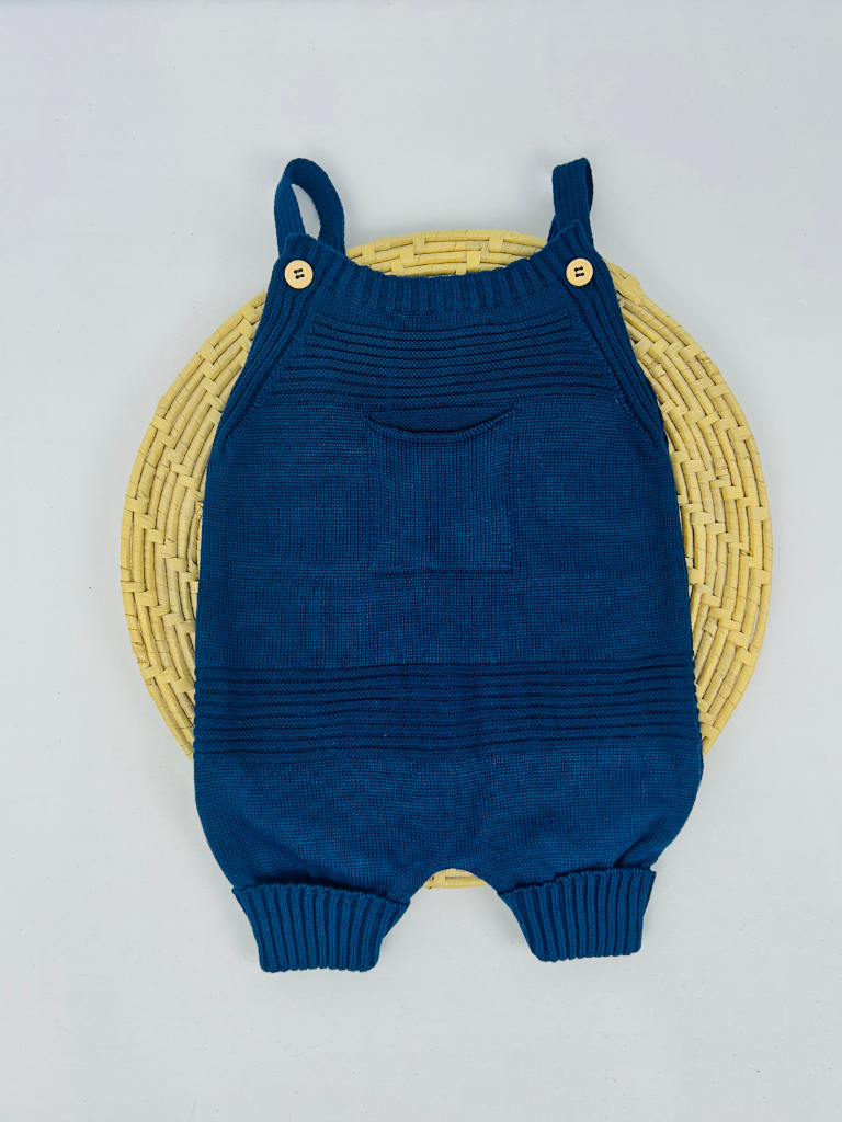 Romper azul com alças e botões frontais da marca Maria Chica Bebê