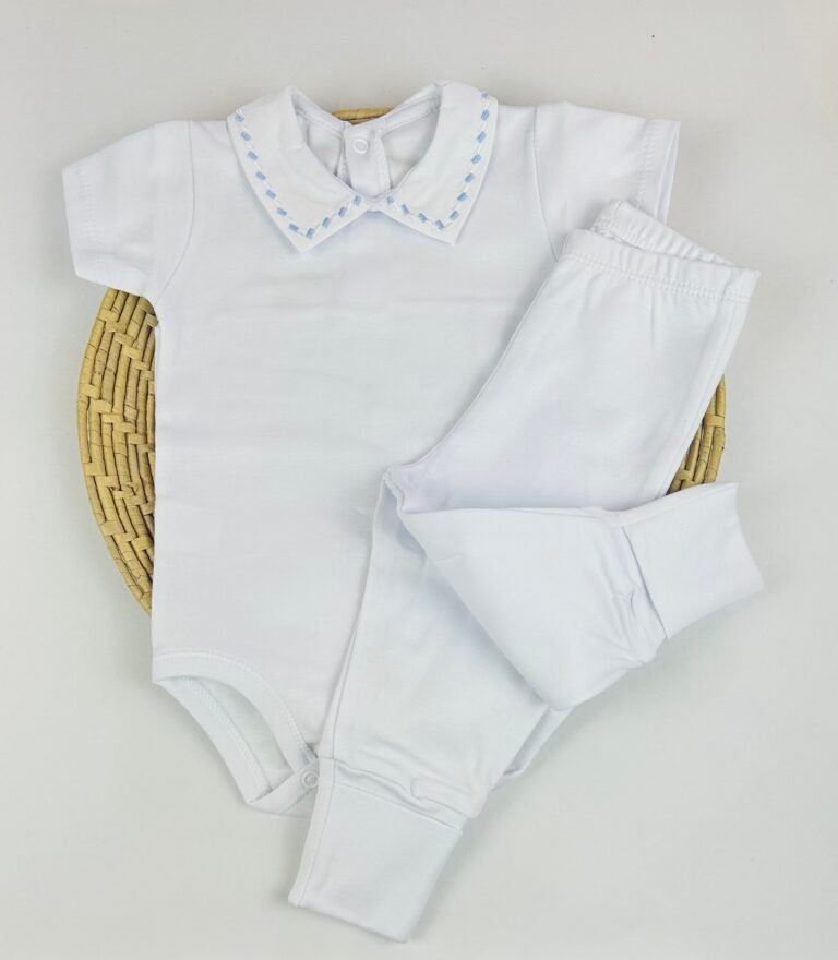 Conjunto body manga curta branco e calça branca com gola bordada Maria Chica Bebê