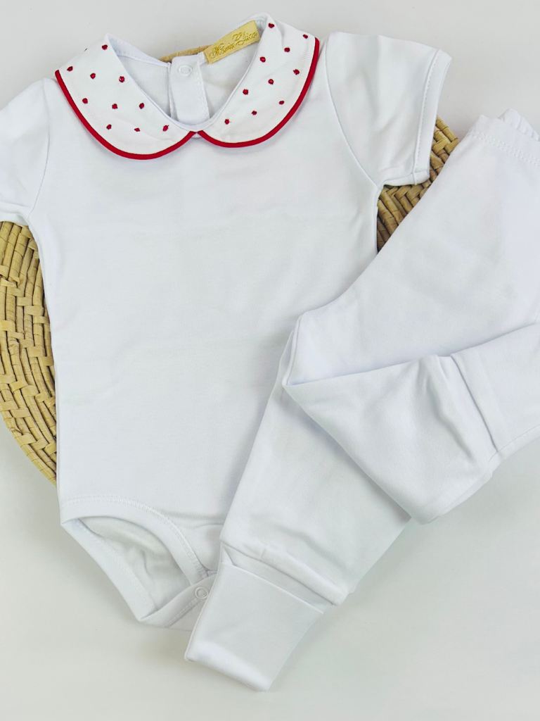 Conjunto body manga curta branco e calça branca com gola poá bordado vermelho Maria Chica Bebê