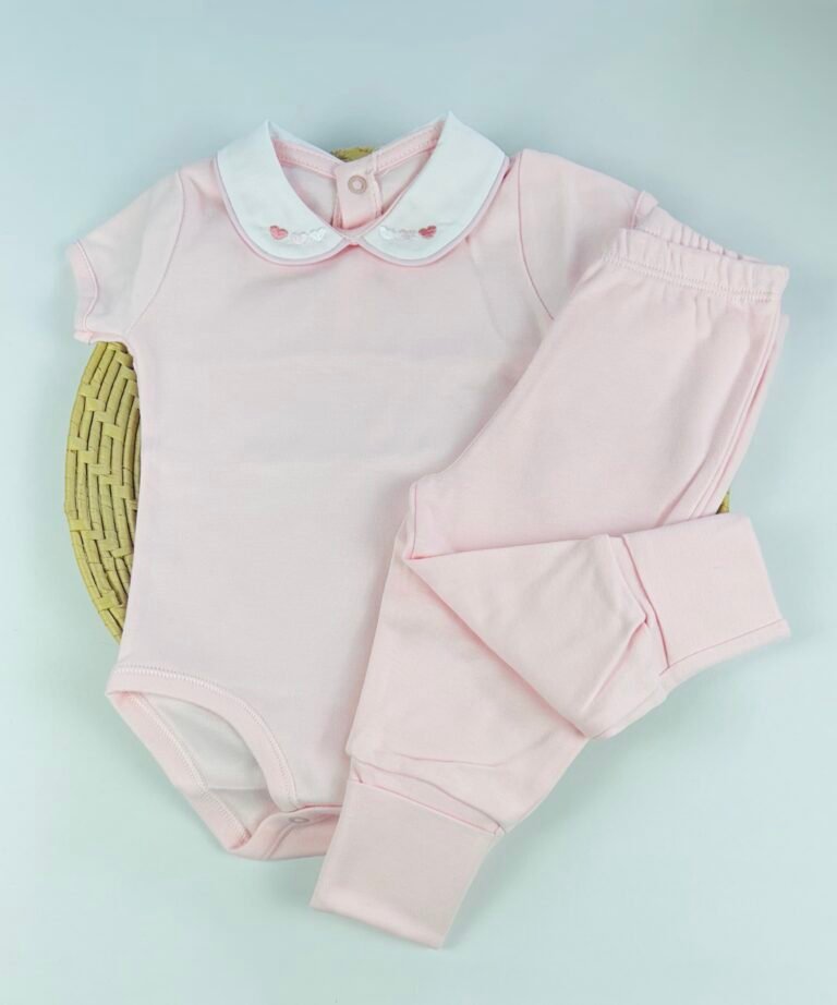 Conjunto rosa claro com body de manga curta e gola bordada com corações, Maria Chica Bebê