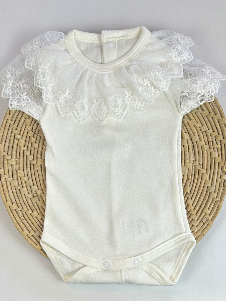 Body off-white com gola em renda floral da Maria Chica Bebê